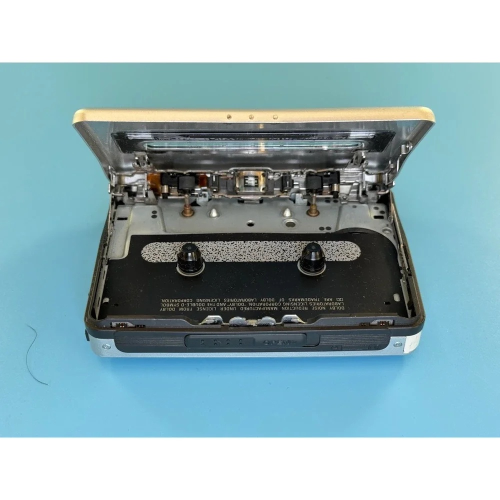 Sony WM-GX674 Silver FM/AM Walkman.  PLEASE READ